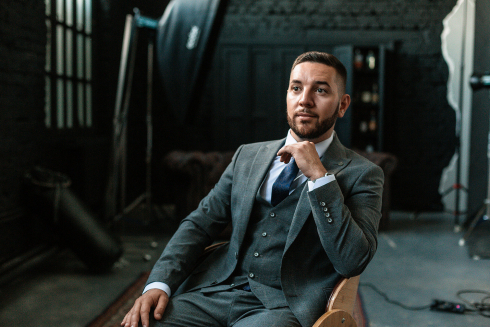 Мужской костюм зеленого цвета