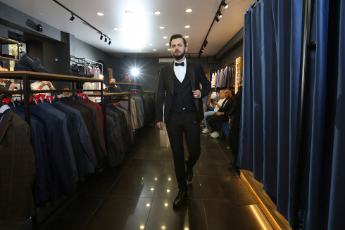 Мужской смокинг: для каких мероприятий предназначен цветной вариант