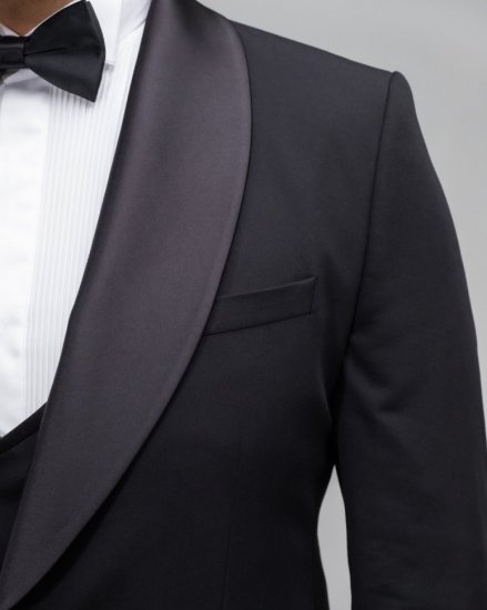 Элегантный мужской смокинг тройка